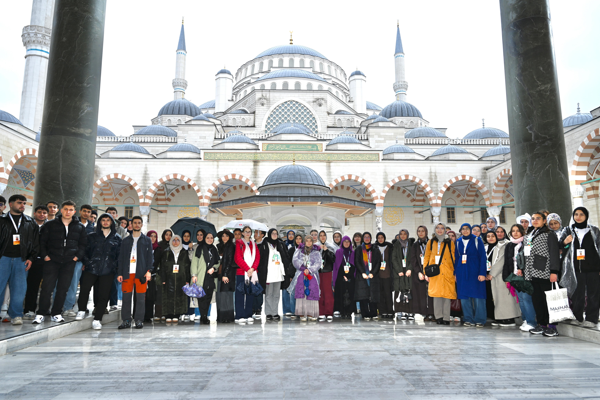 “Genç Seyyah” projesi kapsamında öğrenciler, İstanbul’u geziyor