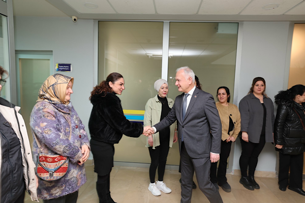 Karamürsel’de Başkan Çalık personelle bayramlaştı