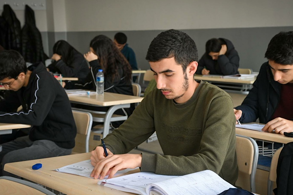 Malatya’da YKS’ye hazırlanan öğrencilere ücretsiz eğitim desteği