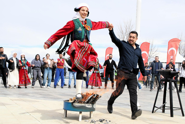 Van’da Nevruz coşkusu yaşandı