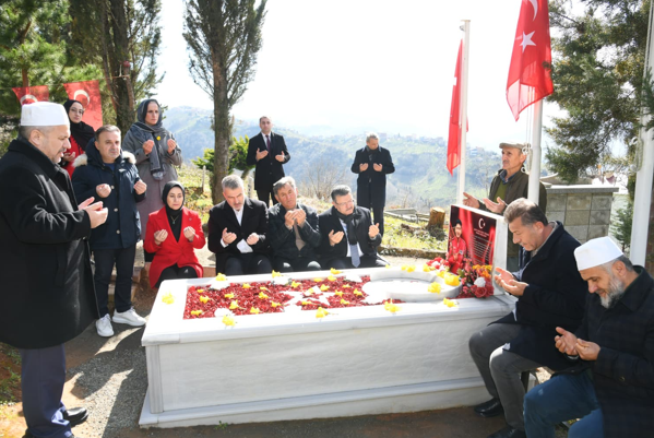 Başkan Genç’ten şehit Pilot Gençcelep’in kabrine ve ailesine ziyaret