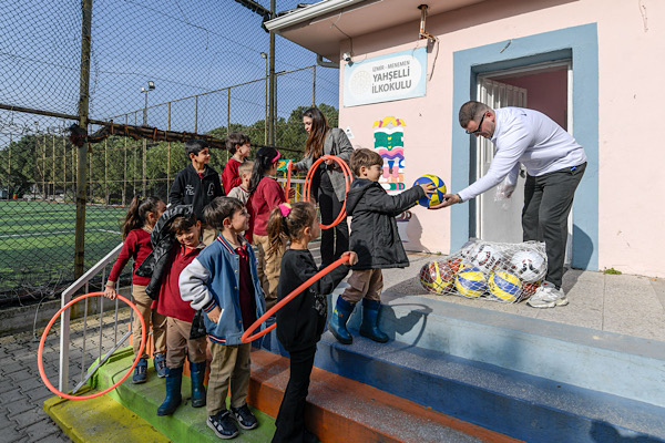 İzmir’de eğitime 31 milyon TL’lik spor desteği