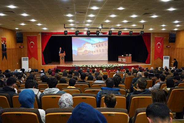 Giresun’da “Bilişim Suçuna Ortak Olma” konferansı düzenlendi