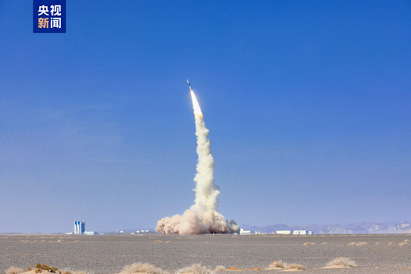 Çin, bir roketle 8 uyduyu fırlattı