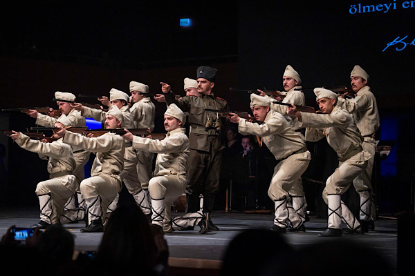 İzmir’de “Uyan Memet” dans ve müzikal anlatısı sahnelendi