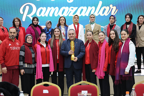 Başkan Özarslan, kadınlarla iftar sofrasında bir araya geldi