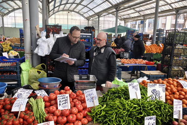 Yalova Belediyesi’nden pazar yerlerinde denetim