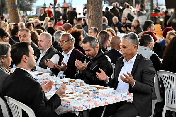Muratpaşa’da Engelsiz Kafe’de 2 bini aşkın kişi aynı sofrada buluştu