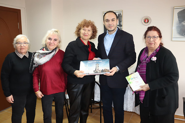 İzmit Belediyesi’nin sivil toplum kuruluşlarına ziyaretleri sürüyor