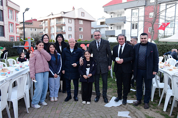 Kestel’de geleneksel olan sokak iftarı Kale Mahallesi’nde gerçekleştirildi