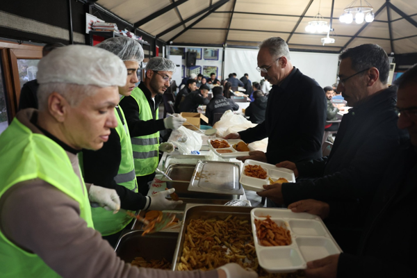Eyyübiye Belediyesi iftar sofralarında vatandaşları buluşturuyor