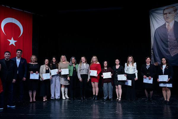 Konak’ta Yaşlılara Saygı Haftası kapsamında sergi ve gösteri programı düzenlendi