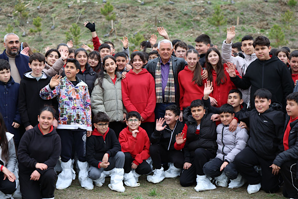 Mamak’ta Dünya Orman Haftası’nda fidanlar toprakla buluştu