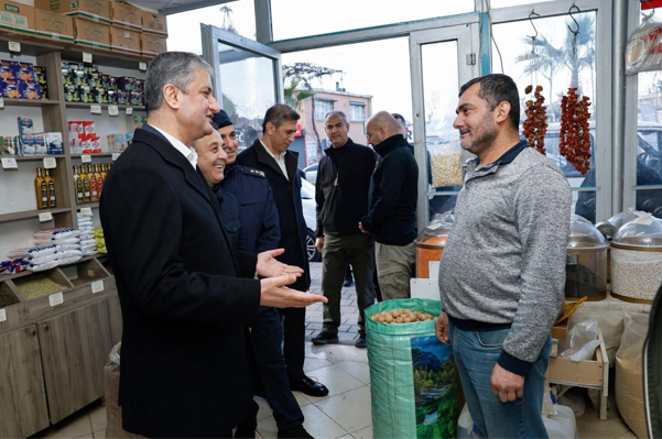 Adana Valisi Yavuz, Yüreğir’deki esnafla bir araya geldi