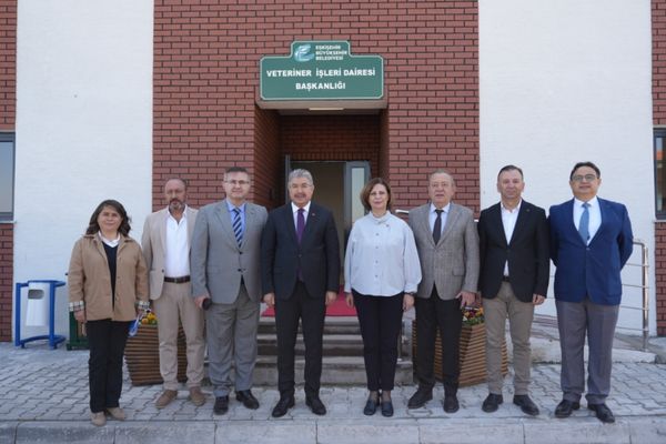 Vali Yılmaz ve Başkan Ünlüce’den hayvan bakımevi ziyareti