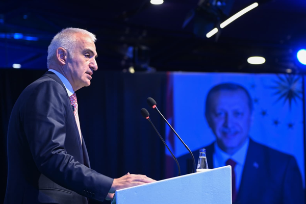 Bakan Ersoy, Antalya’da AK Parti teşkilatıyla bir araya geldi