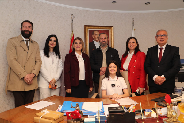İzmit’te 23 Nisan kapsamında temsili devir teslim yapıldı