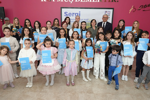 Eskişehir’de “Renklerin Çocuk Hali” sergisi açıldı