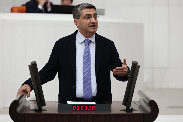 Ekmen: Bedelli askerlikten para toplarken nereden feragat ediyoruz