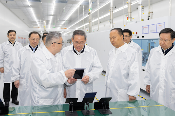 Başbakan Li: Yeni tip elektrik şebekesi inşası hızlandırılmalı