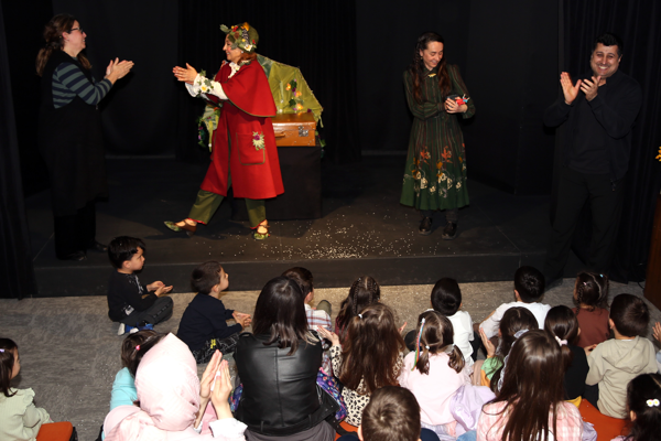 “Rüzgarda Savrulan Yapraklar” ilk gösterimini gerçekleştirdi