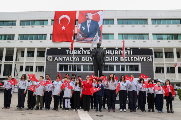 Antalya’da 23 Nisan kapsamında temsili devir teslim yapıldı