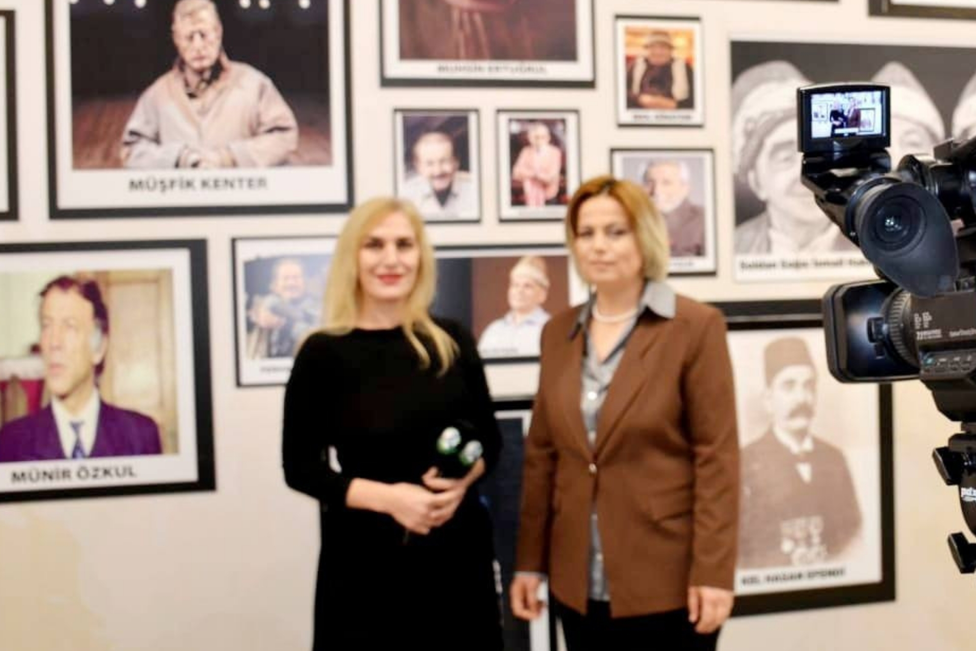 Yıldırım: Tiyatro toplumun aynasıdır