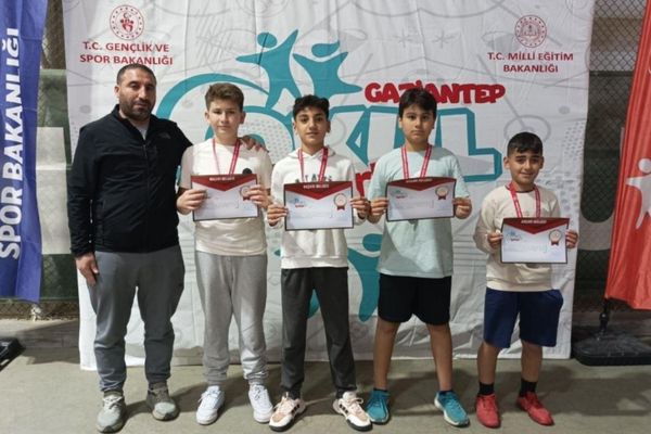 Küçük tenisçiler Türkiye finallerinde