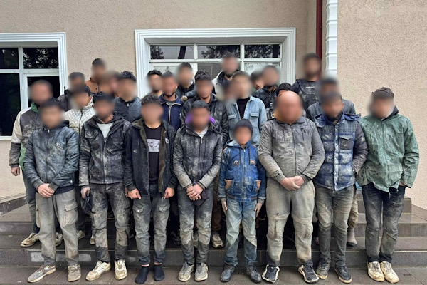 Yayladağı’nda düzenlenen operasyonda 37 düzensiz göçmen yakalandı