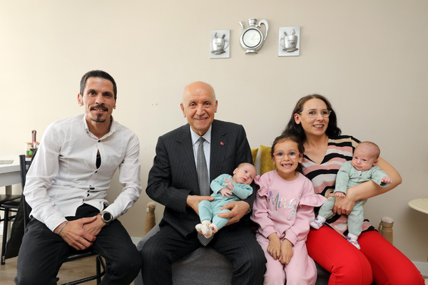 Yenimahalle’de Anneler Günü’ne özel “Merhaba Bebek” ziyareti