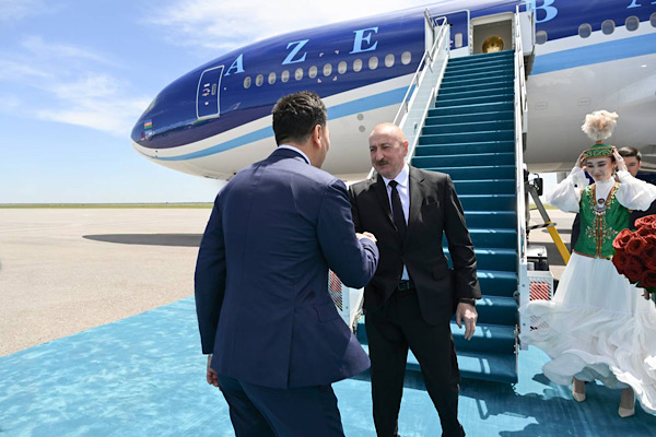 Aliyev, çalışma ziyareti için Kazakistan’a geldi