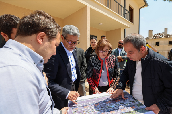 Başkan Şahin, TCDD lojmanları restorasyon çalışmalarını inceledi