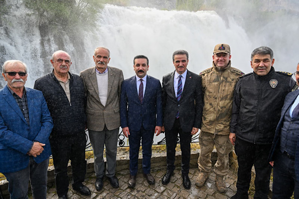 Erzurum Valisi Baruş, Tortum Şelalesi’ni ziyaret etti