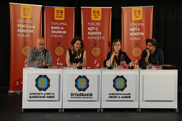 “Barışın Dilini Sanatla Kurmak” paneli Diyarbakır’da düzenlendi