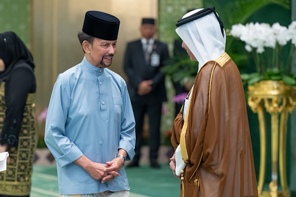 Brunei Darussalam Sultanı Bolkiah, Katar Büyükelçisinin güven mektubunu kabul etti
