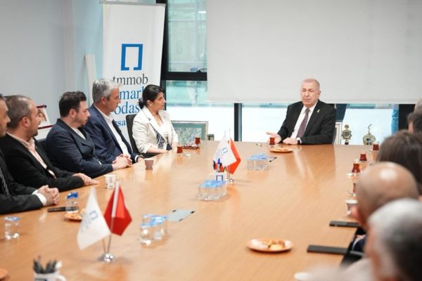 Özdağ, Bursa’da Meslek Odaları ve Esnaf Odası’nı ziyaret etti