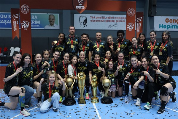 Bursa Büyükşehir Belediyespor Kadınlar Hentbol Süper Ligi Şampiyonu oldu