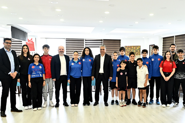 Muratpaşa Belediyespor sporcularından Başkan Uysal’a ziyaret