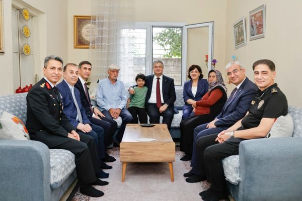 Vali Yavuz, şehit ailelerini ziyaret etti