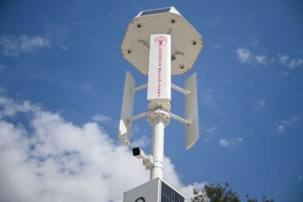 Bornova’da parklarda yenilenebilir enerji dönemi başladı