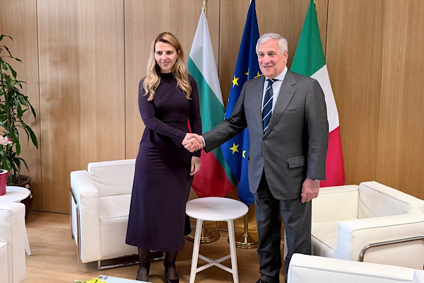 Bulgaristan Dışişleri Bakanı Petrova, İtalyan mevkidaşı Tajani ile görüştü
