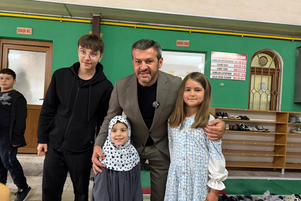 Başkan Çetinkaya, Aydınlıkevler’de bayramlaşma programına katıldı