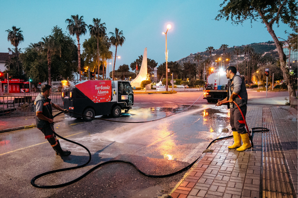 Alanya’da bayram öncesi temizlik çalışmaları başlatıldı