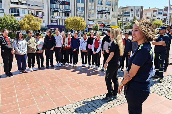 Aliağa’da deprem simülasyon tırı ile bilgilendirme etkinliği düzenlendi