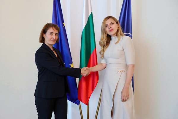 Petrova, Bulgaristan’daki Fransa Büyükelçisi Dumoulin ile görüştü