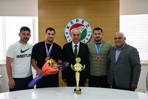 Kepez’in Pehlivanları Başkan Kocagöz’ü ziyaret etti