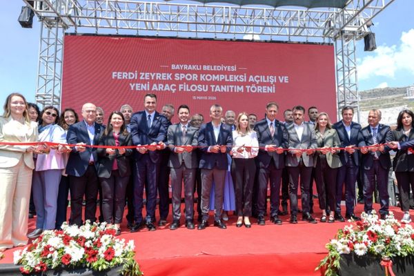 Başkan Tugay’dan Bayraklı’ya atletizm pisti ve denizle buluşma müjdesi