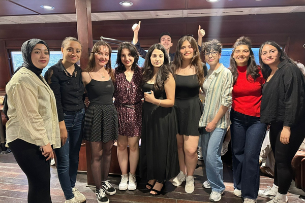 Genç İzmir Gönüllüleri, Bergama Vapuru’nda buluştu