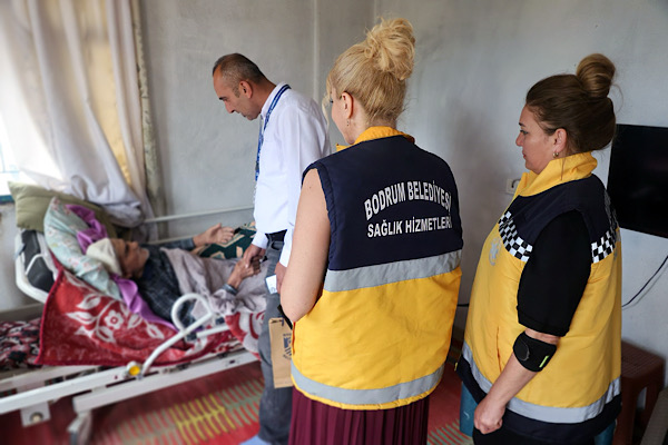 Bodrum’da yatağa bağımlı hastalar ziyaret edildi