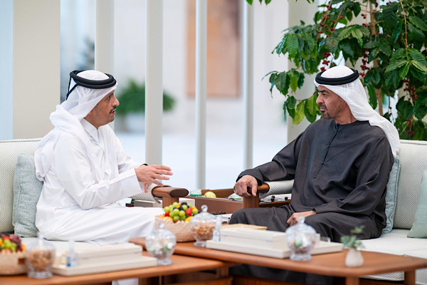 Al Nahyan, Katar Başbakanı ve Dışişleri Bakanı Al Thani ile görüştü